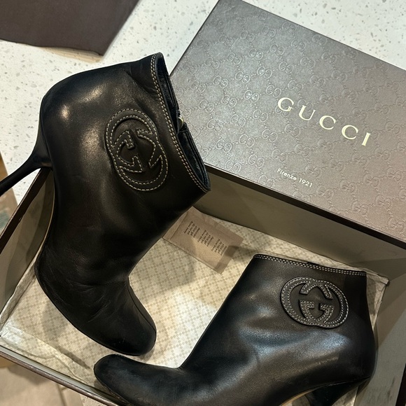 Vintage Gucci Black Leather Ankle Booties with Signature Logo - Picture 3 of 5